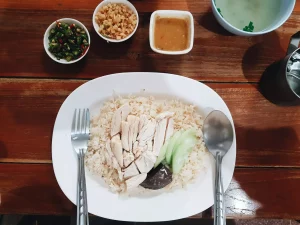 ข้าวมันไก่ห้าแยก